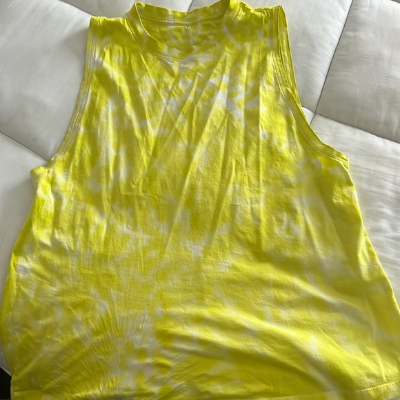 Lululemon tank - Picture 1 of 3
